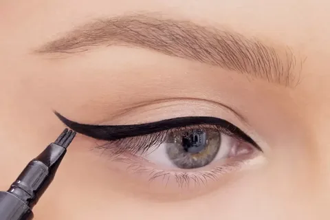 Dünner Eyeliner